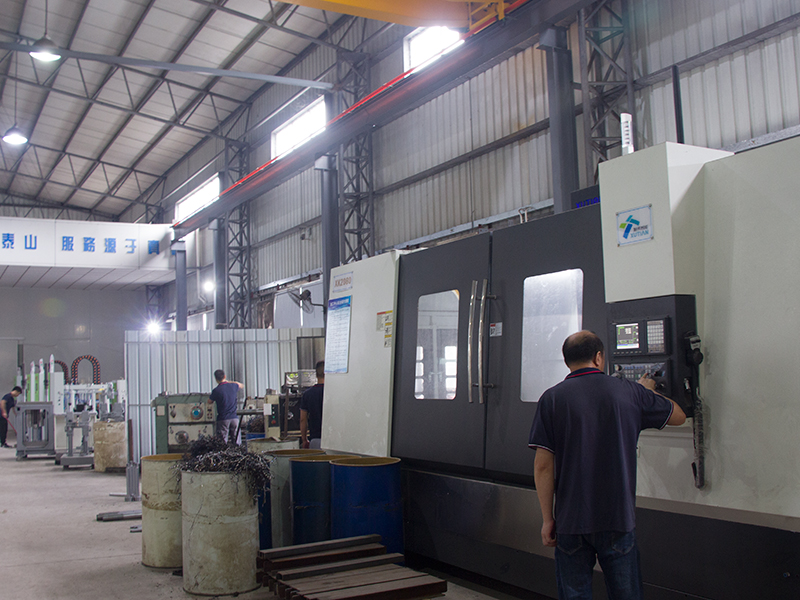 液態(tài)硅膠機(jī)生産車間